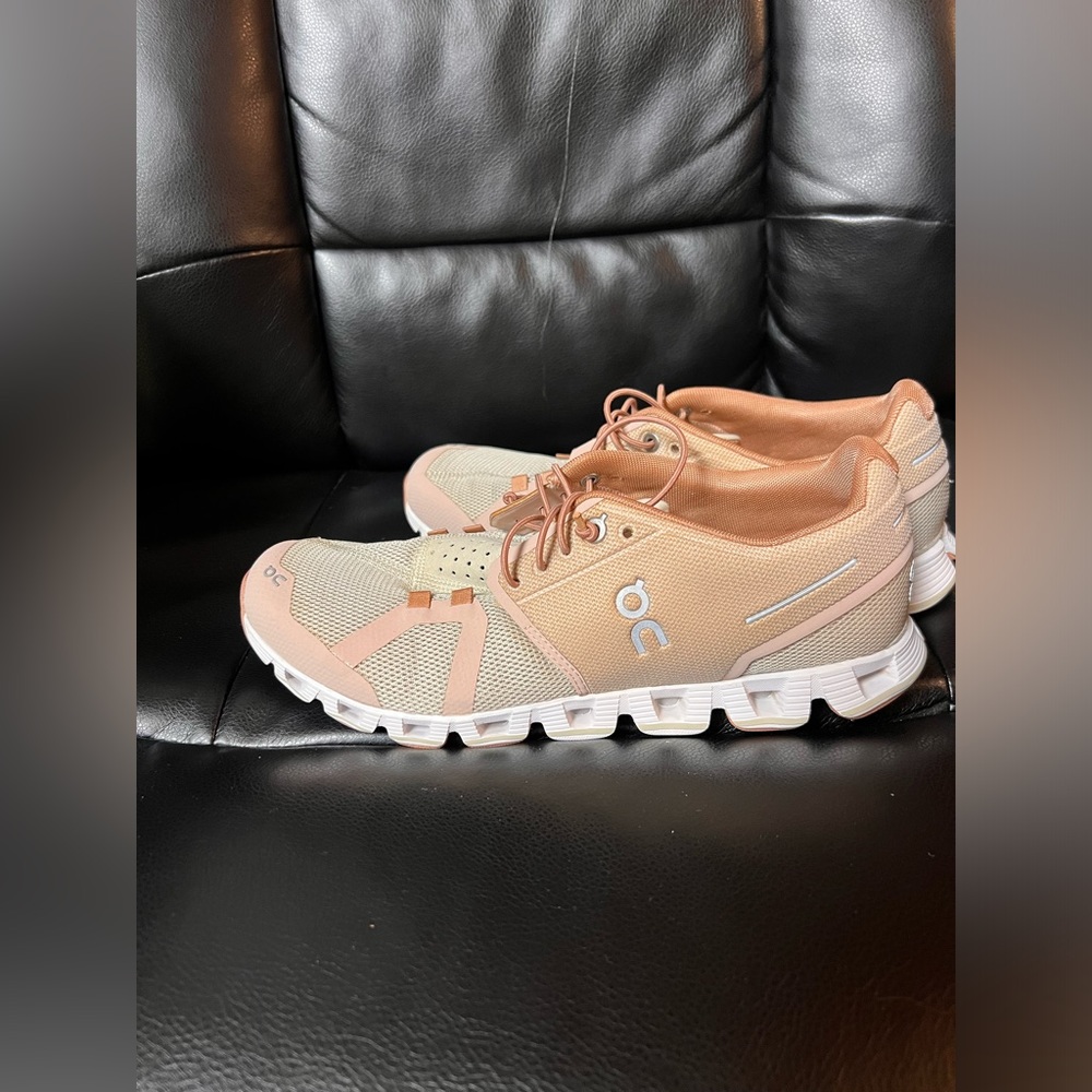 On Cloud Size Womens 9, worn 4 times